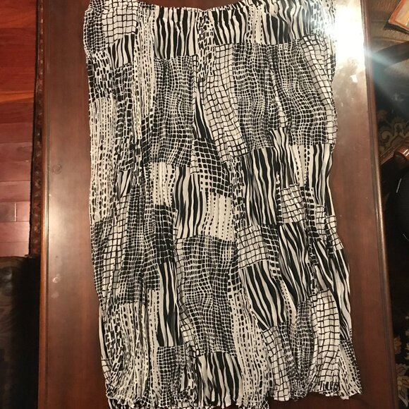 Maggie Barnes Pleated Black & White Maxi Long Skirt Size 3X (26/28) - Picture 1 of 3